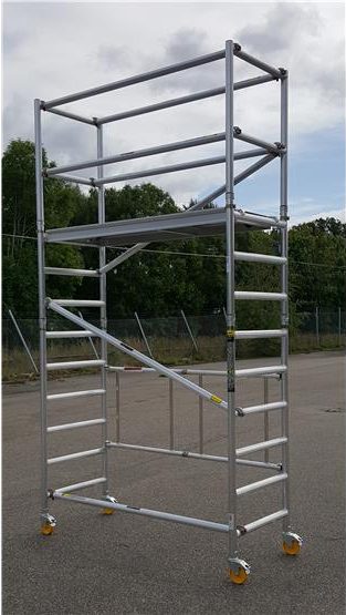Färdigmonterad hanverkarställning i aluminium på hjul